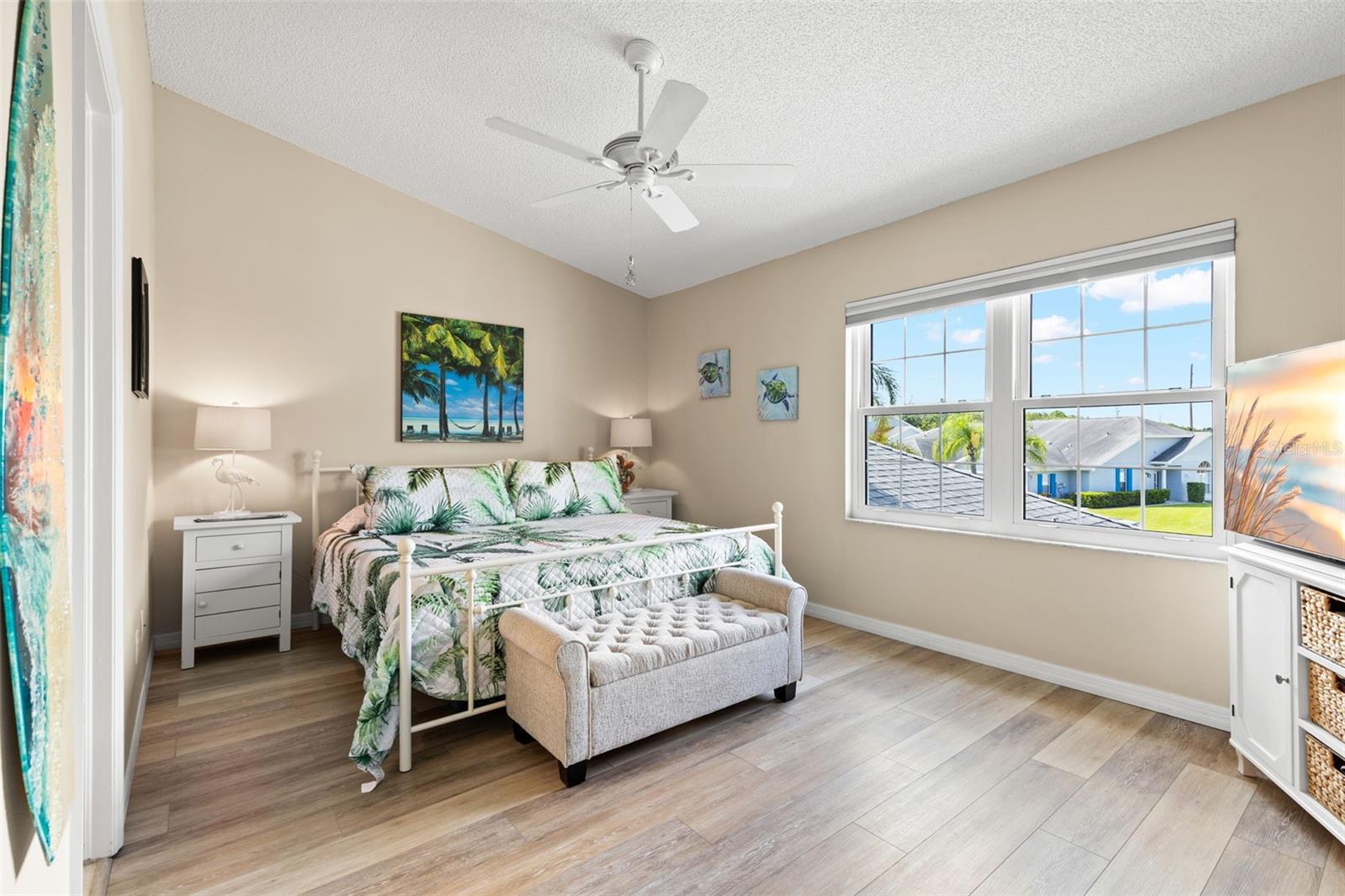 216 HEMINGWAY DR — photo 23