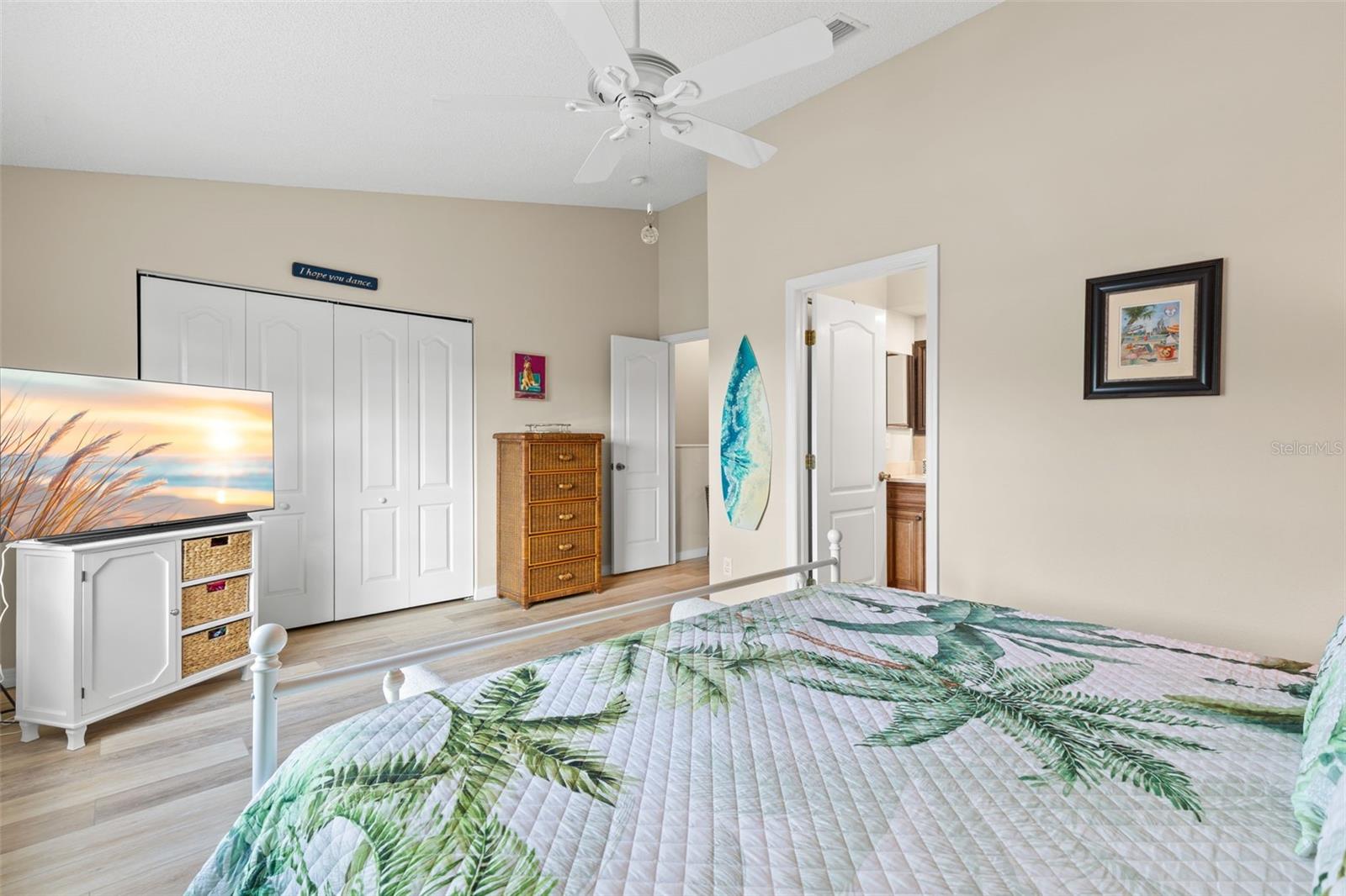 216 HEMINGWAY DR — photo 24