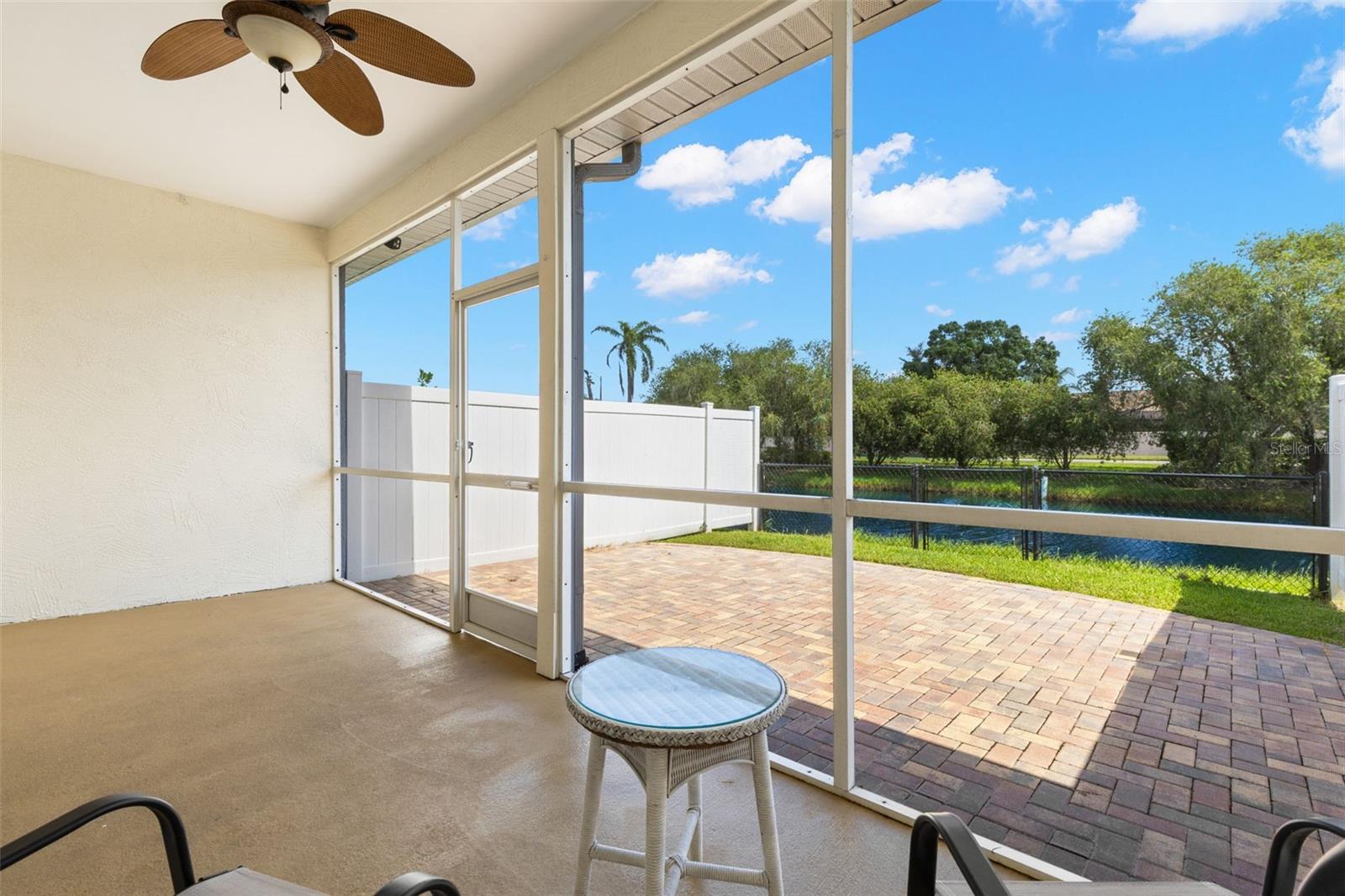 216 HEMINGWAY DR — photo 17