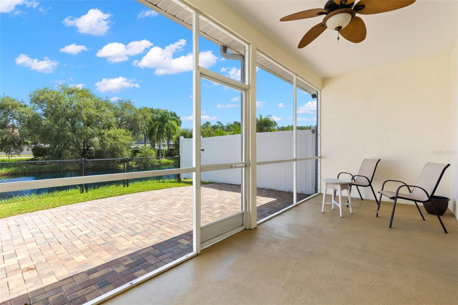 216 HEMINGWAY DR — photo 16