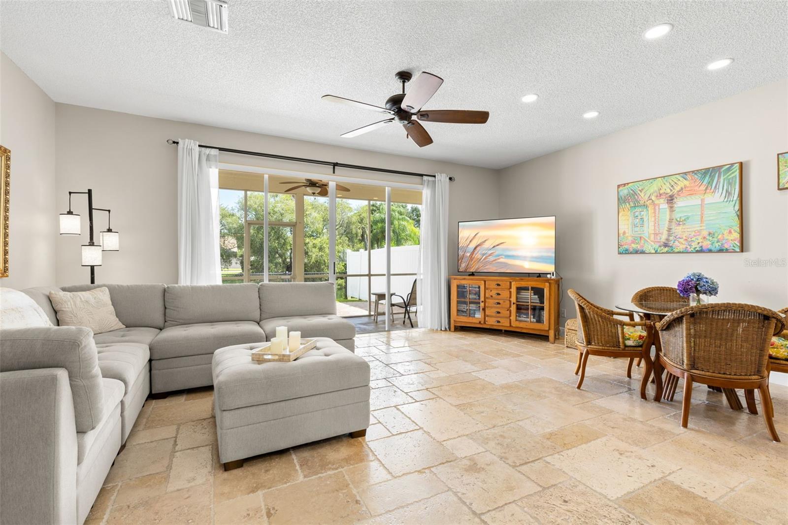 216 HEMINGWAY DR — photo 14