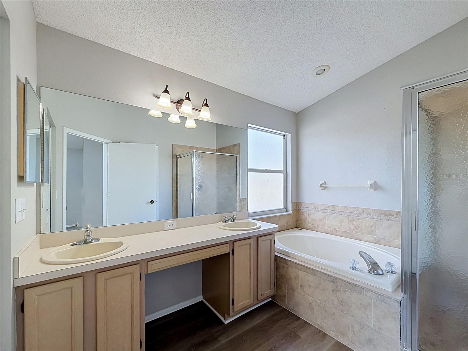 27402 CORAL SPRINGS DR — photo 31