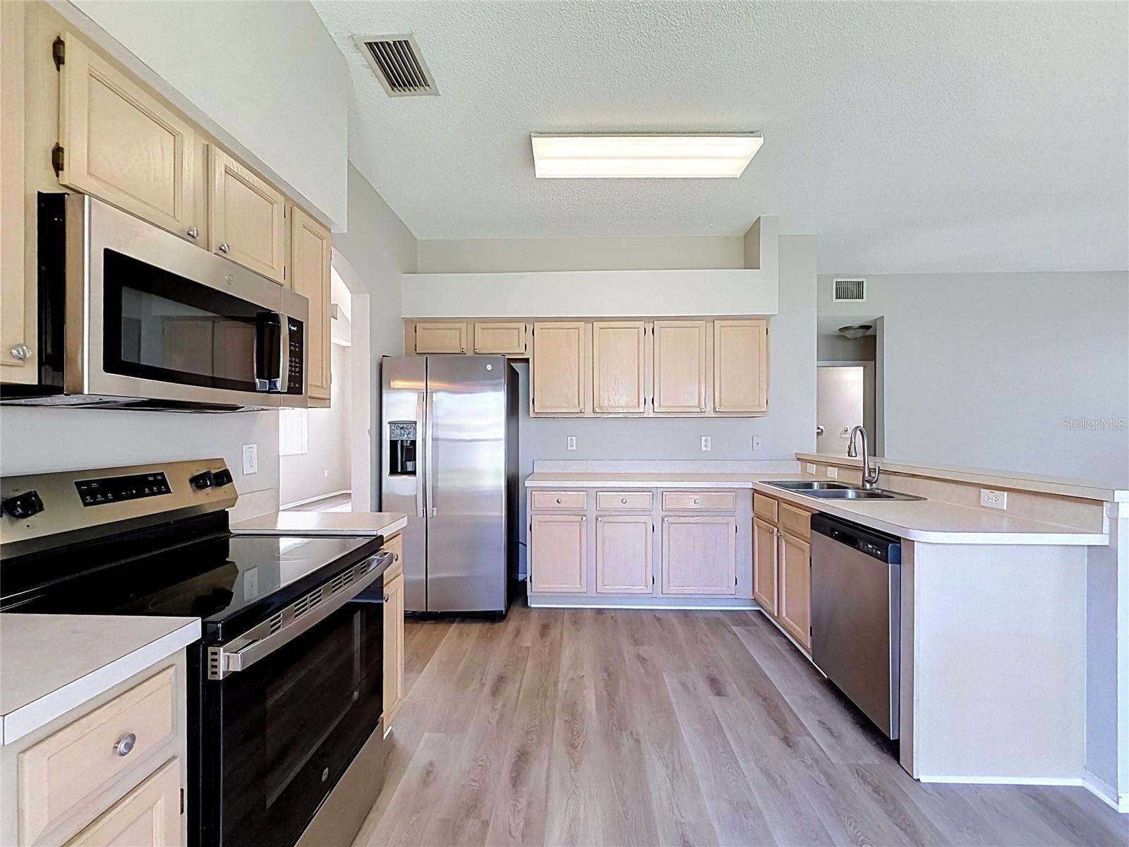 27402 CORAL SPRINGS DR — photo 16