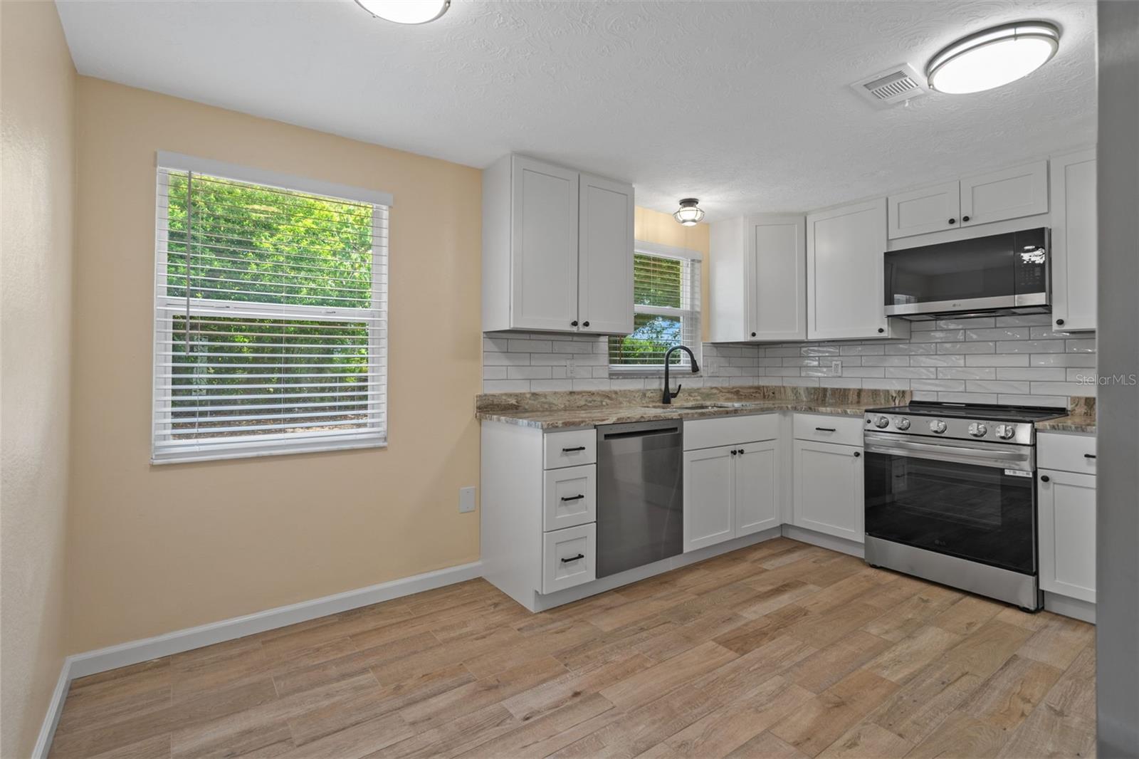 2187 DIXIE GARDEN LOOP — photo 8