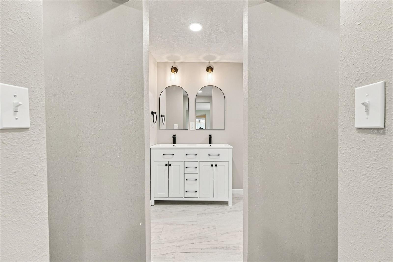 4025 STRATFIELD DR — photo 18