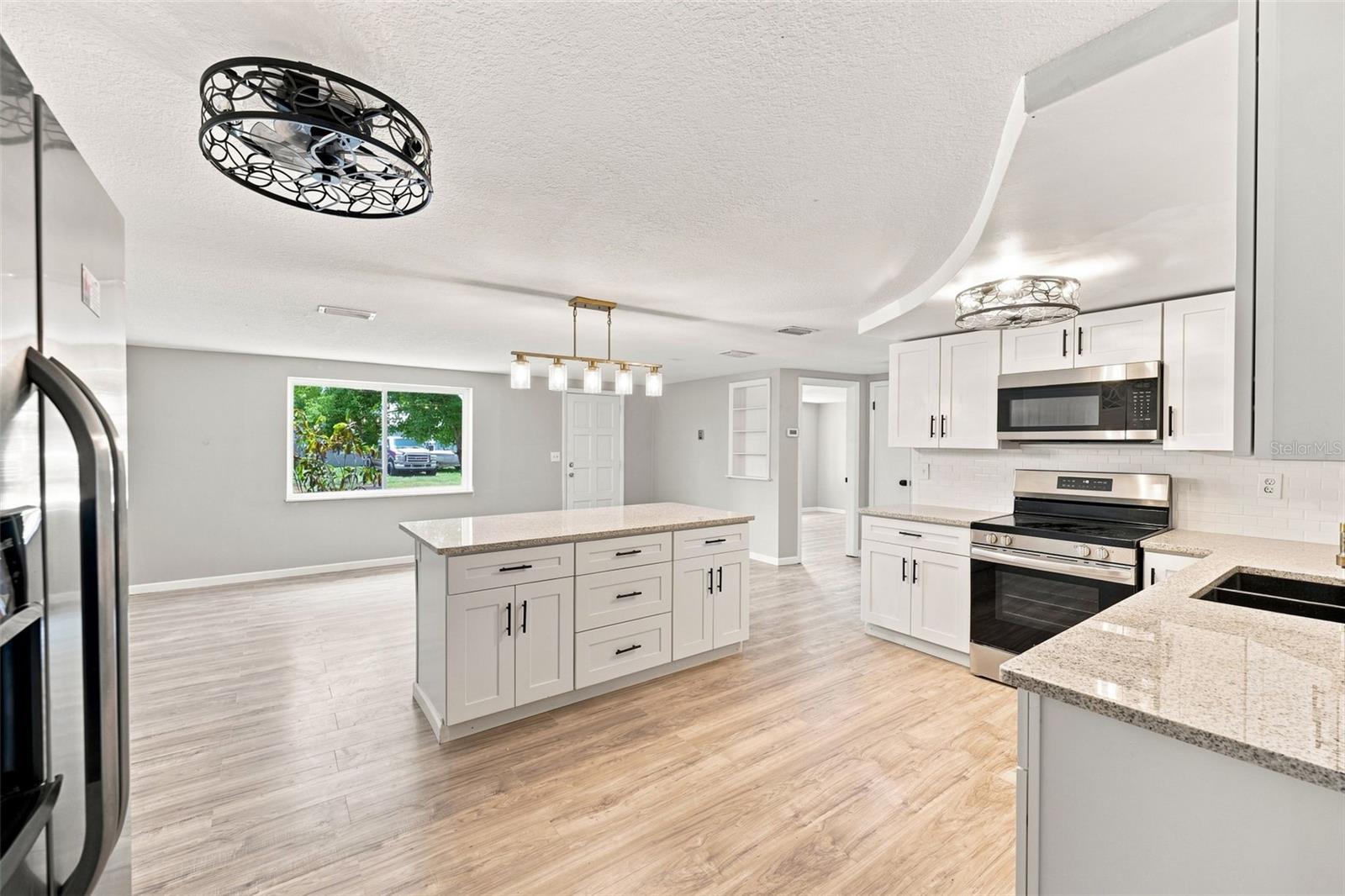 4025 STRATFIELD DR — photo 36