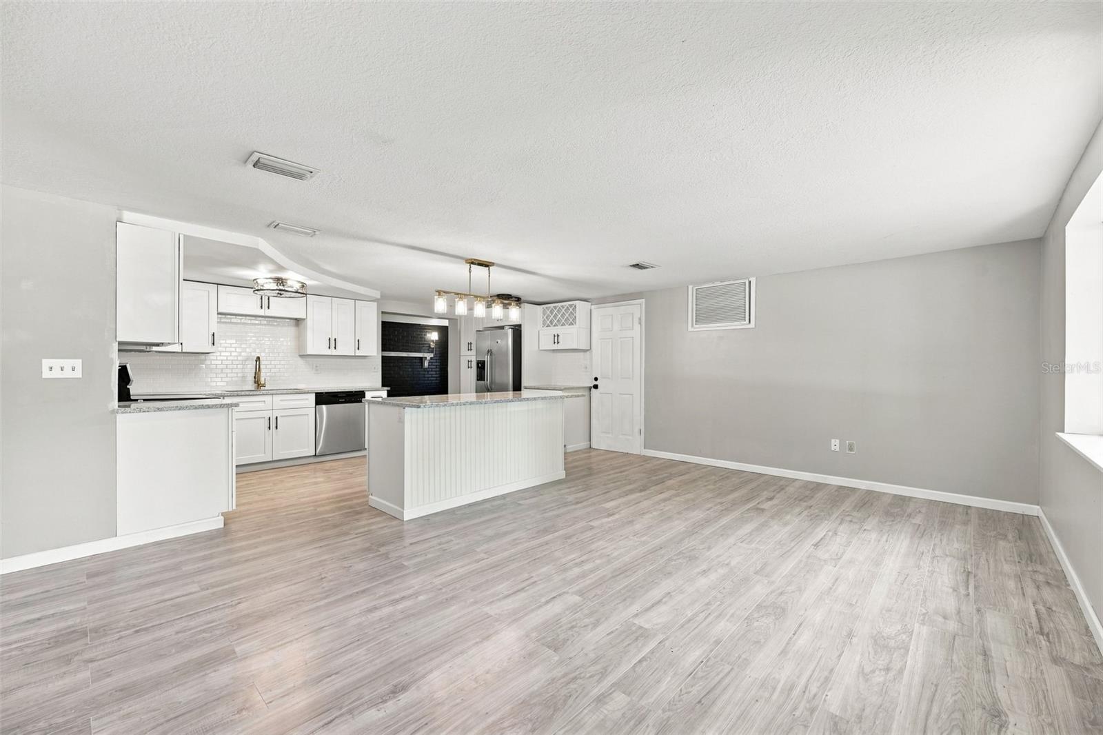 4025 STRATFIELD DR — photo 7