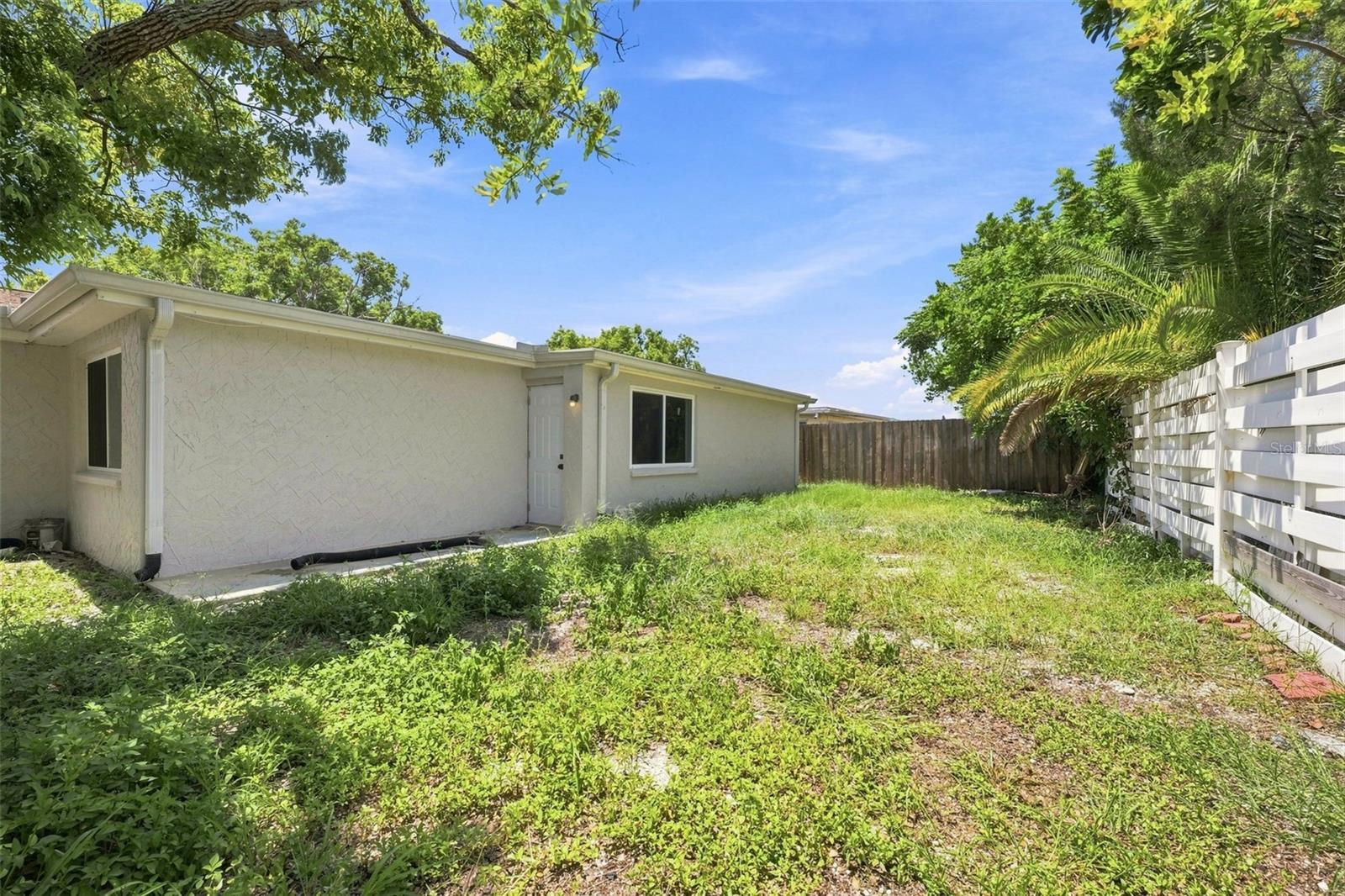 4025 STRATFIELD DR — photo 4