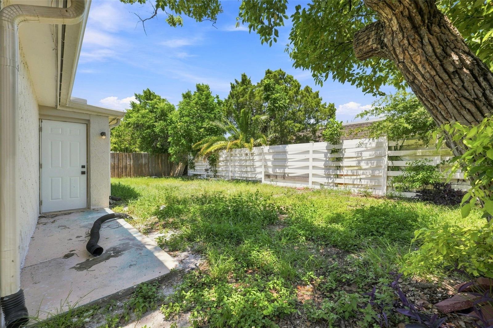 4025 STRATFIELD DR — photo 29