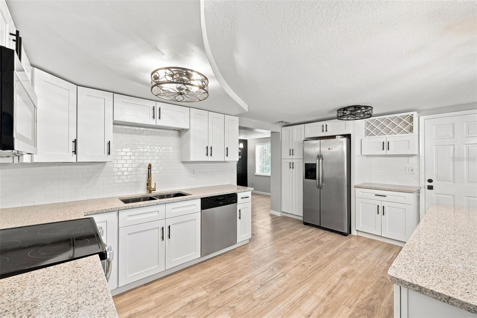 4025 STRATFIELD DR — photo 10