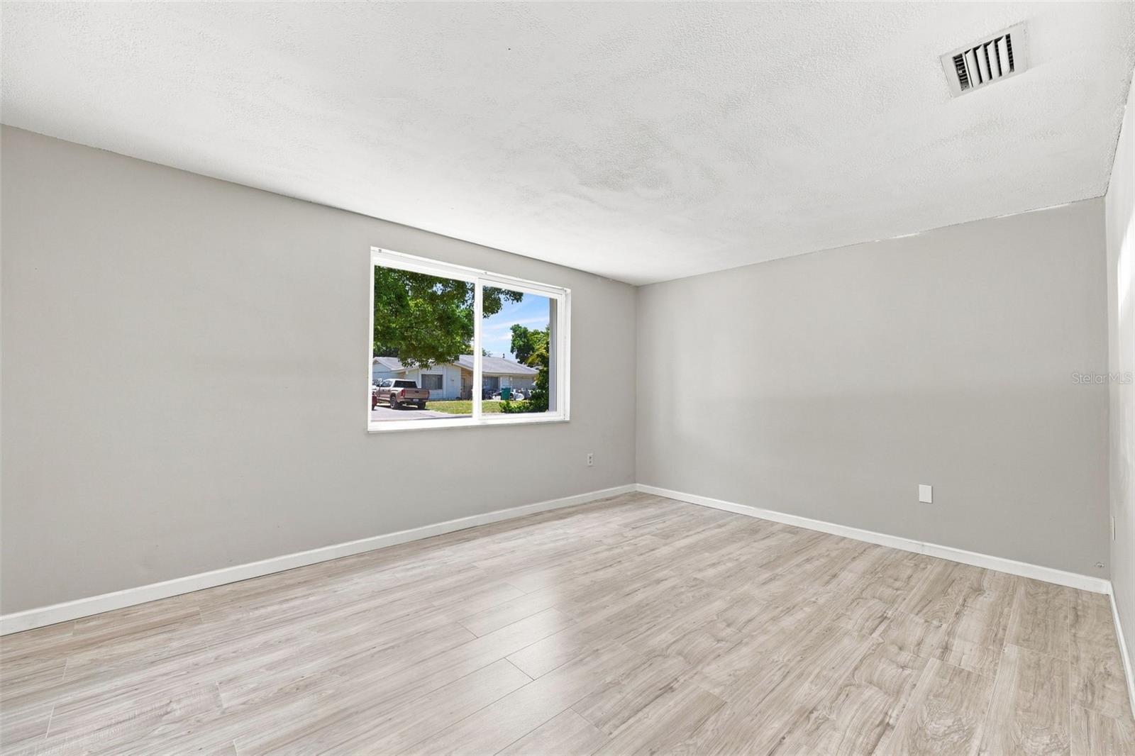 4025 STRATFIELD DR — photo 22