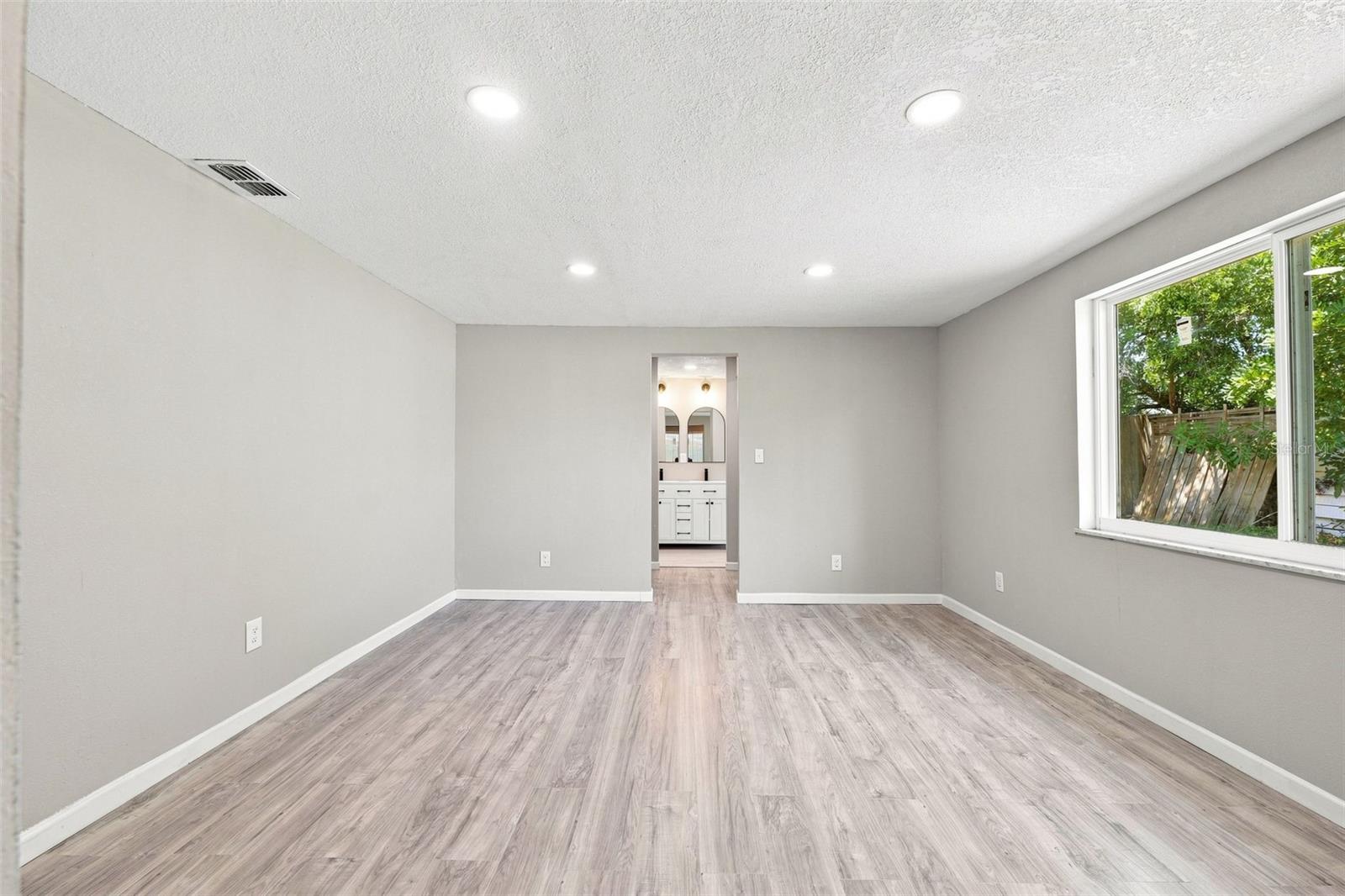 4025 STRATFIELD DR — photo 15