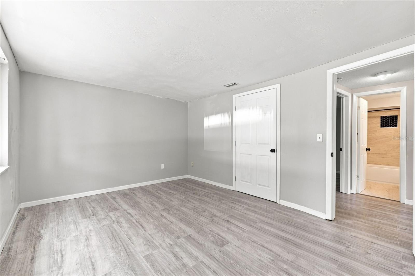4025 STRATFIELD DR — photo 24