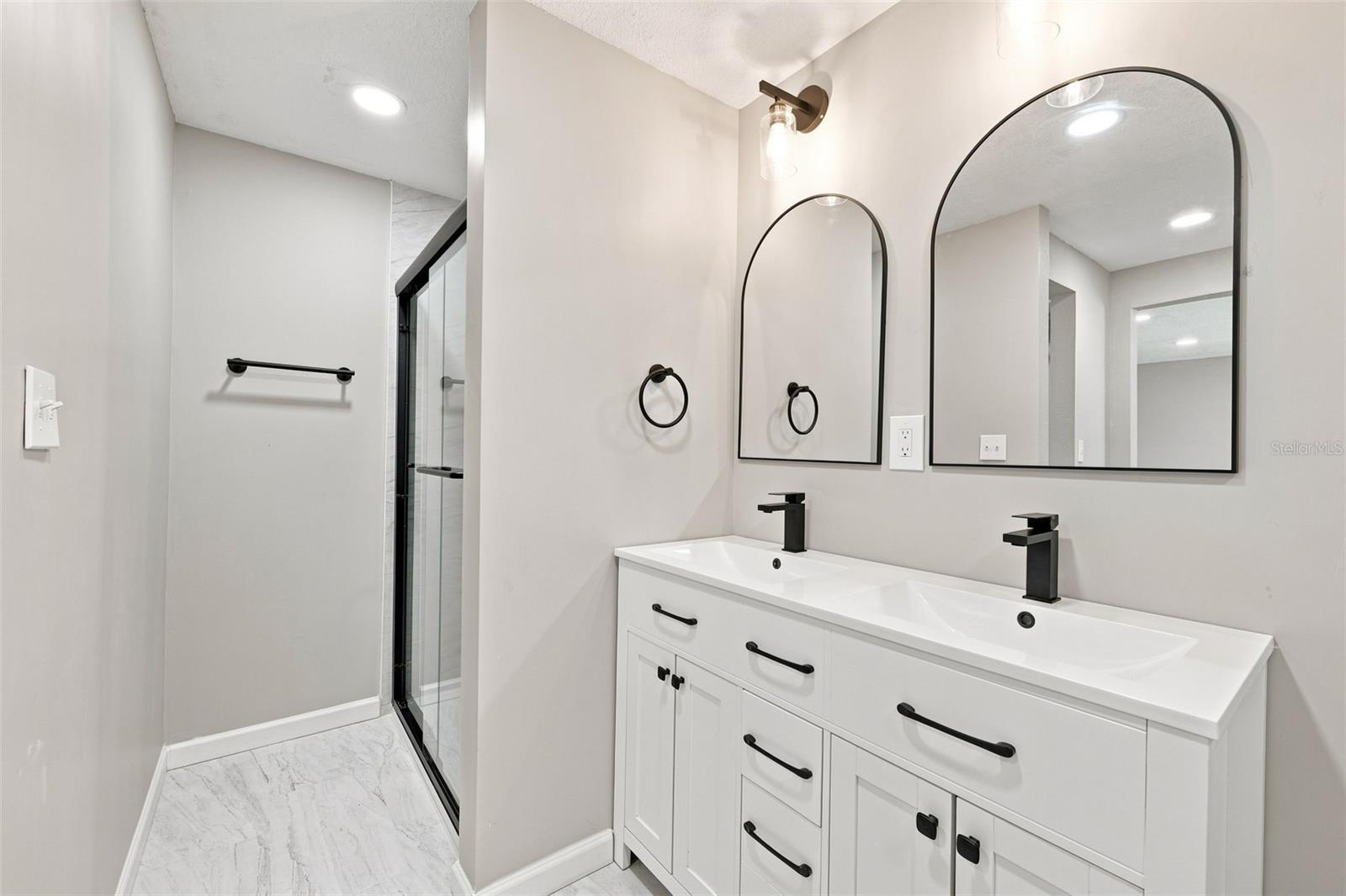 4025 STRATFIELD DR — photo 2