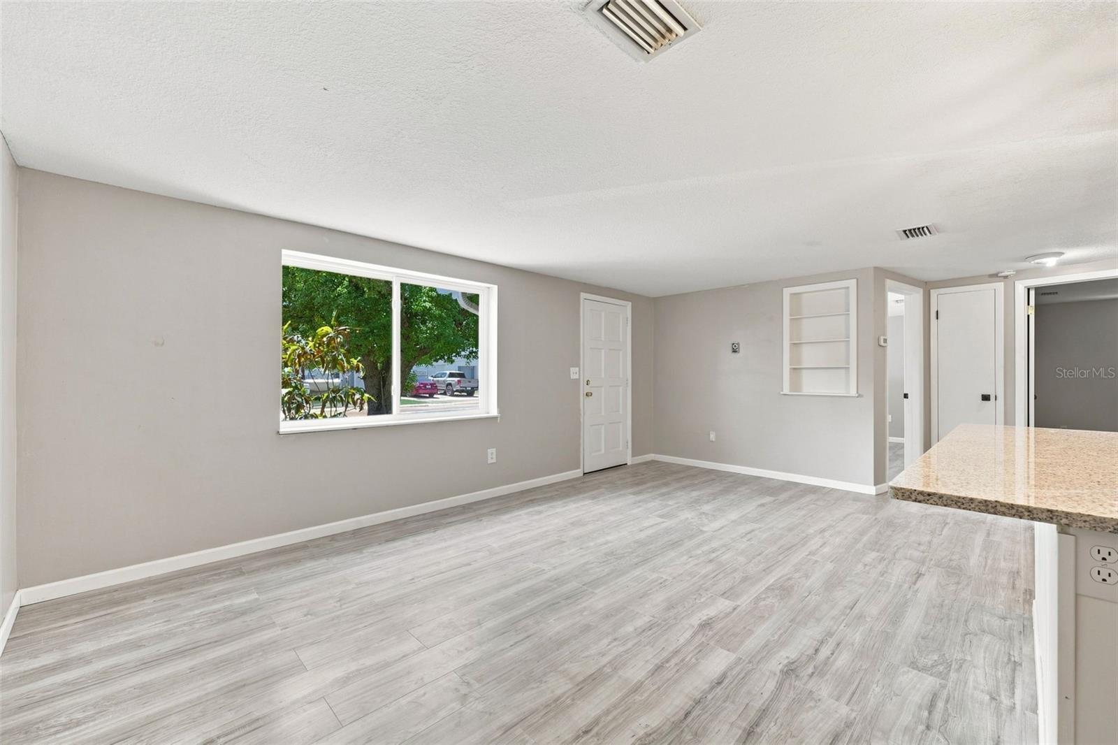 4025 STRATFIELD DR — photo 8