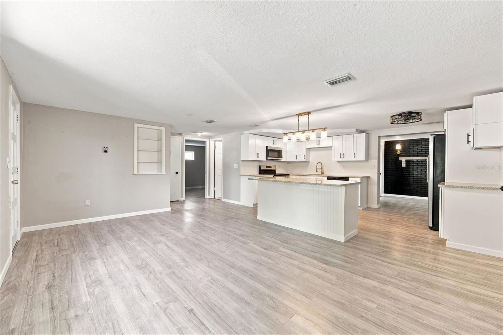 4025 STRATFIELD DR — photo 35