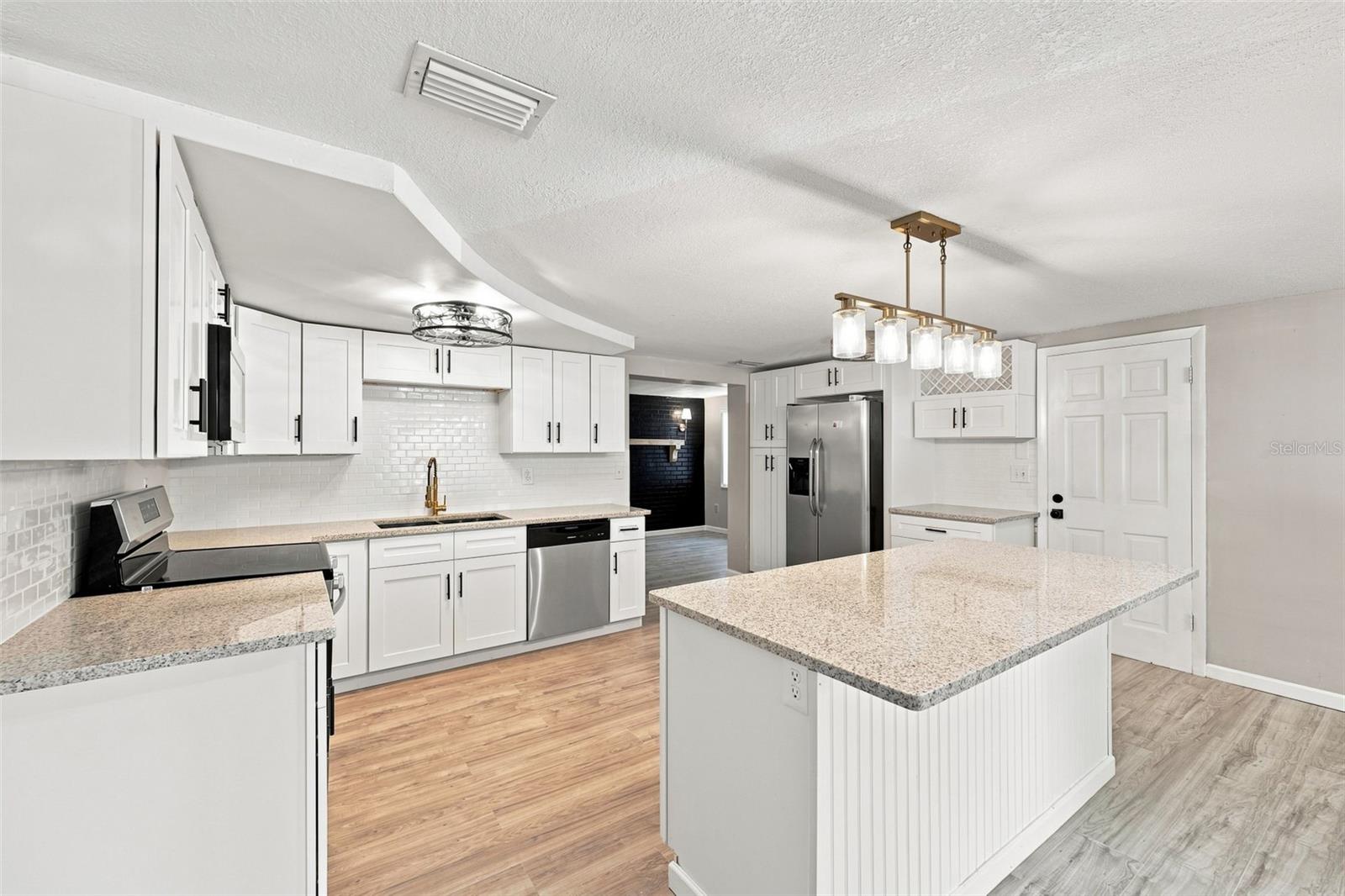 4025 STRATFIELD DR — photo 37