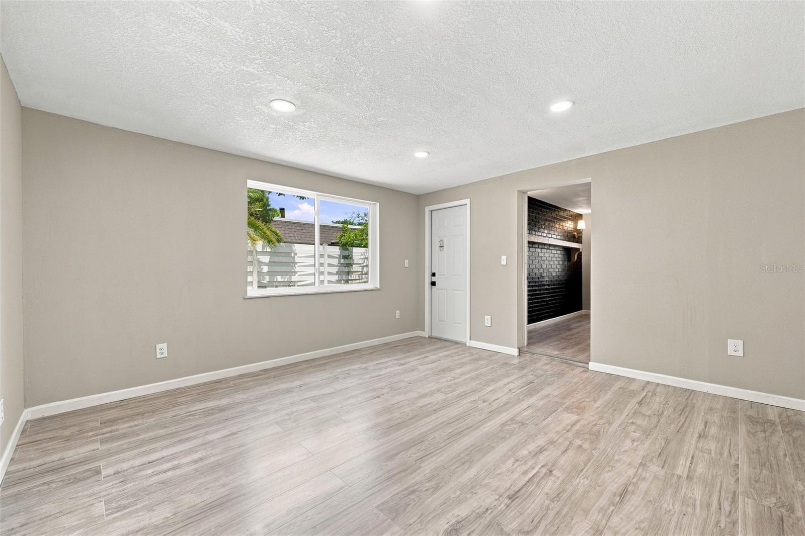 4025 STRATFIELD DR — photo 16