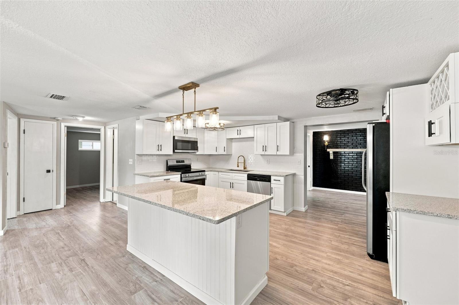 4025 STRATFIELD DR — photo 11