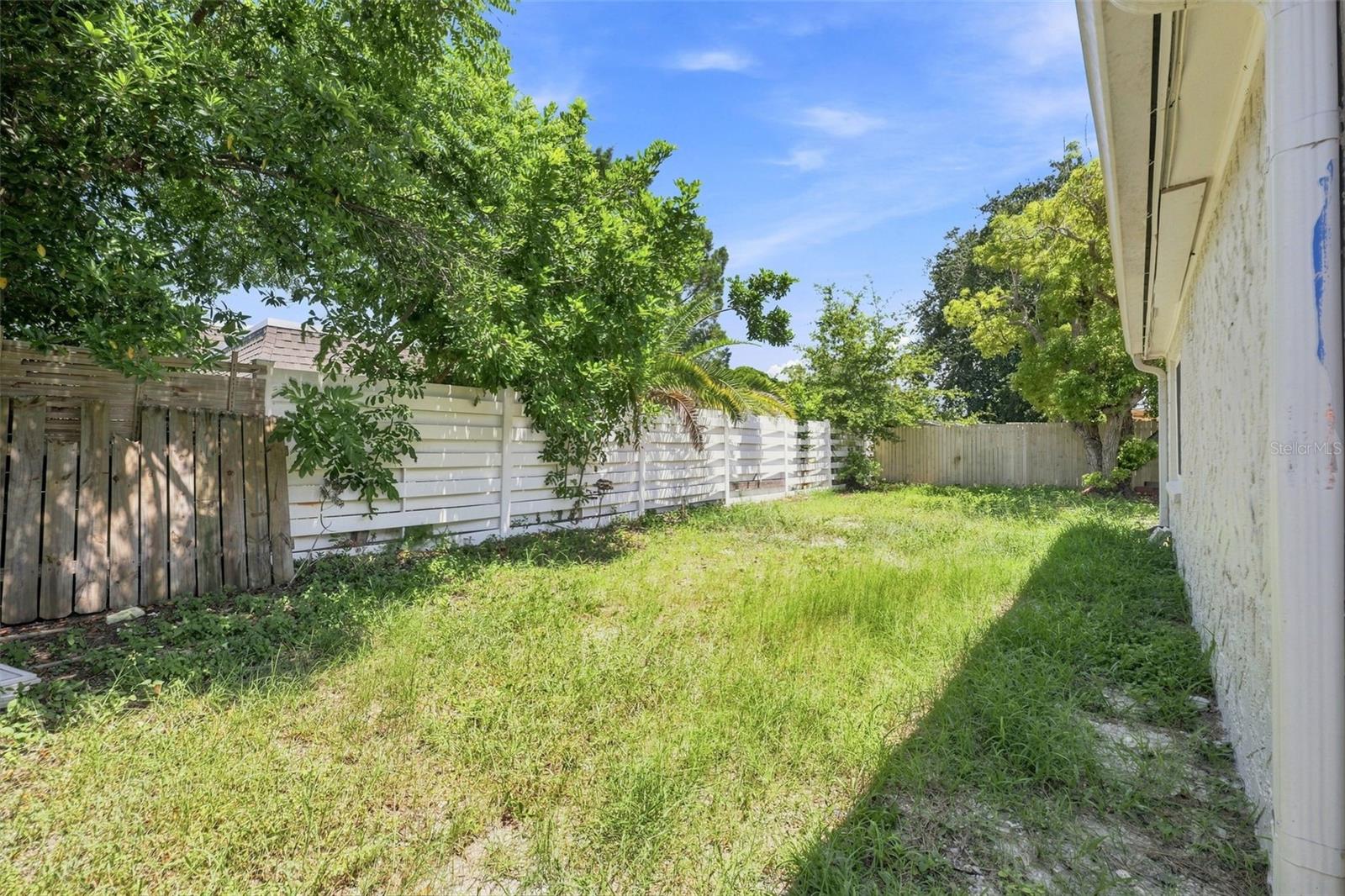 4025 STRATFIELD DR — photo 30