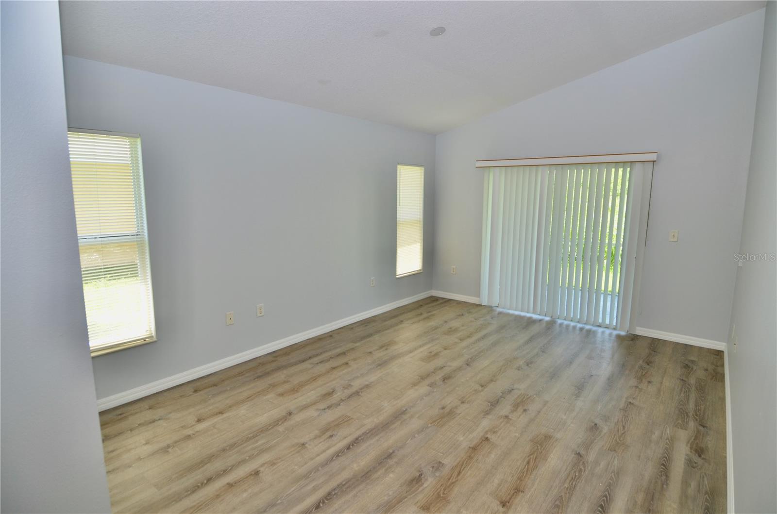 419 25TH DR E — photo 24