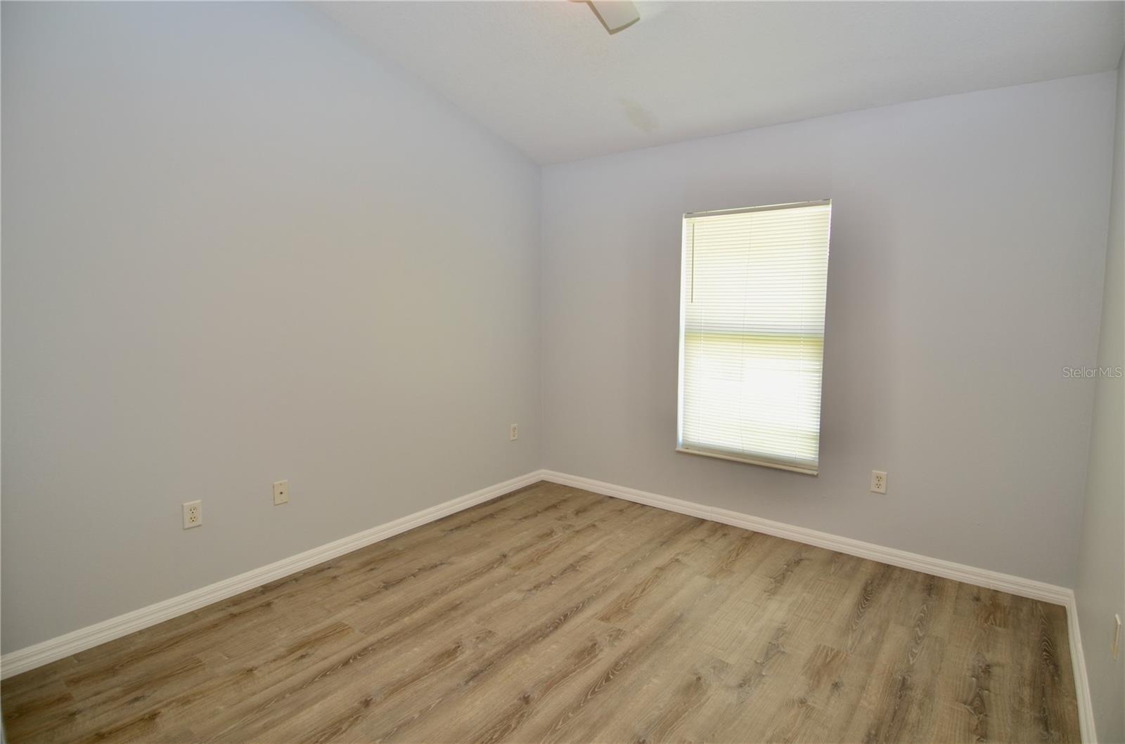 419 25TH DR E — photo 14