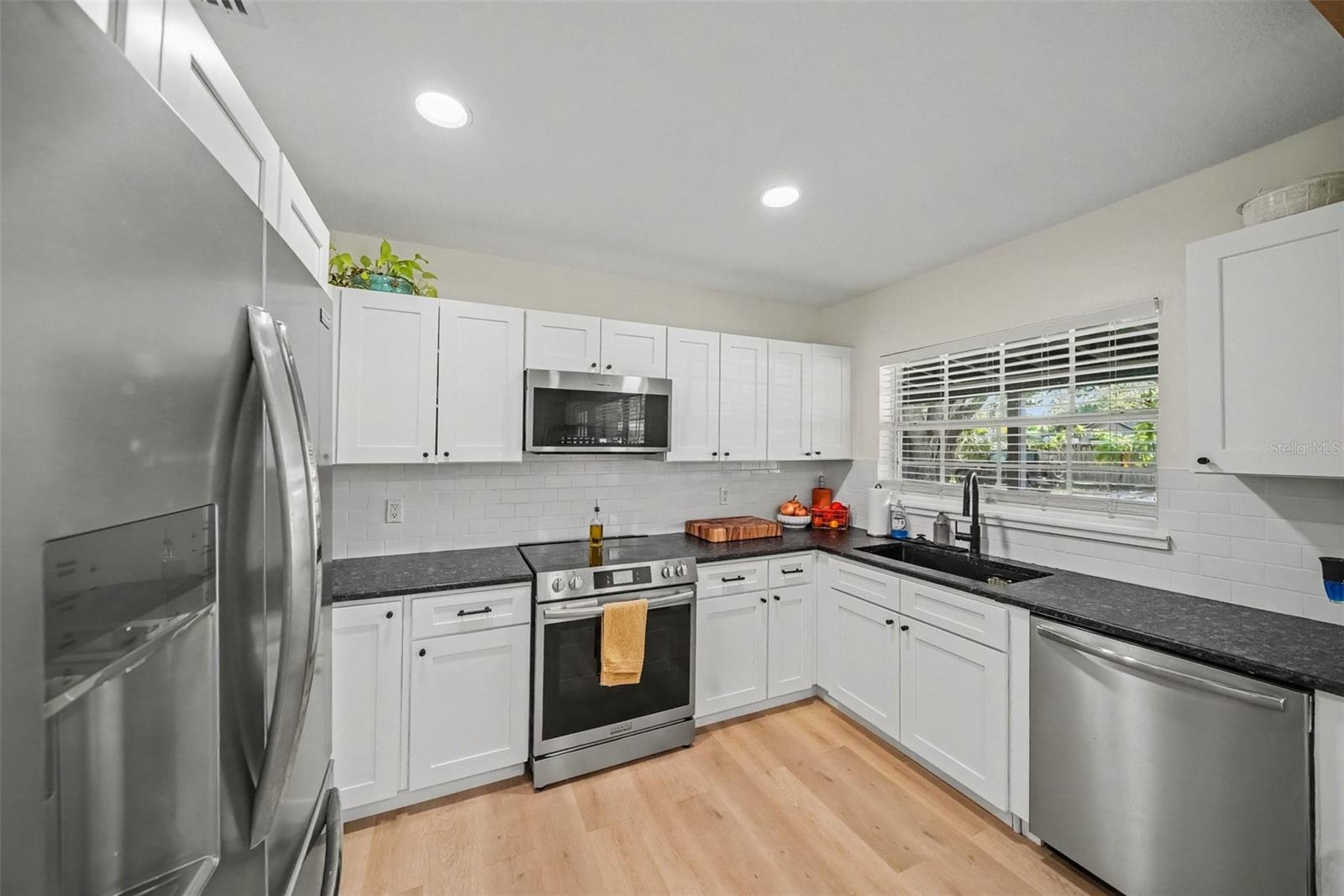 4636 W BAY COURT AVE — photo 8