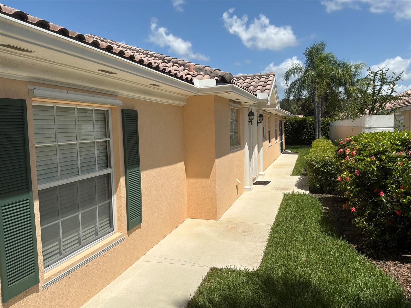 5796 IVREA DR — photo 2