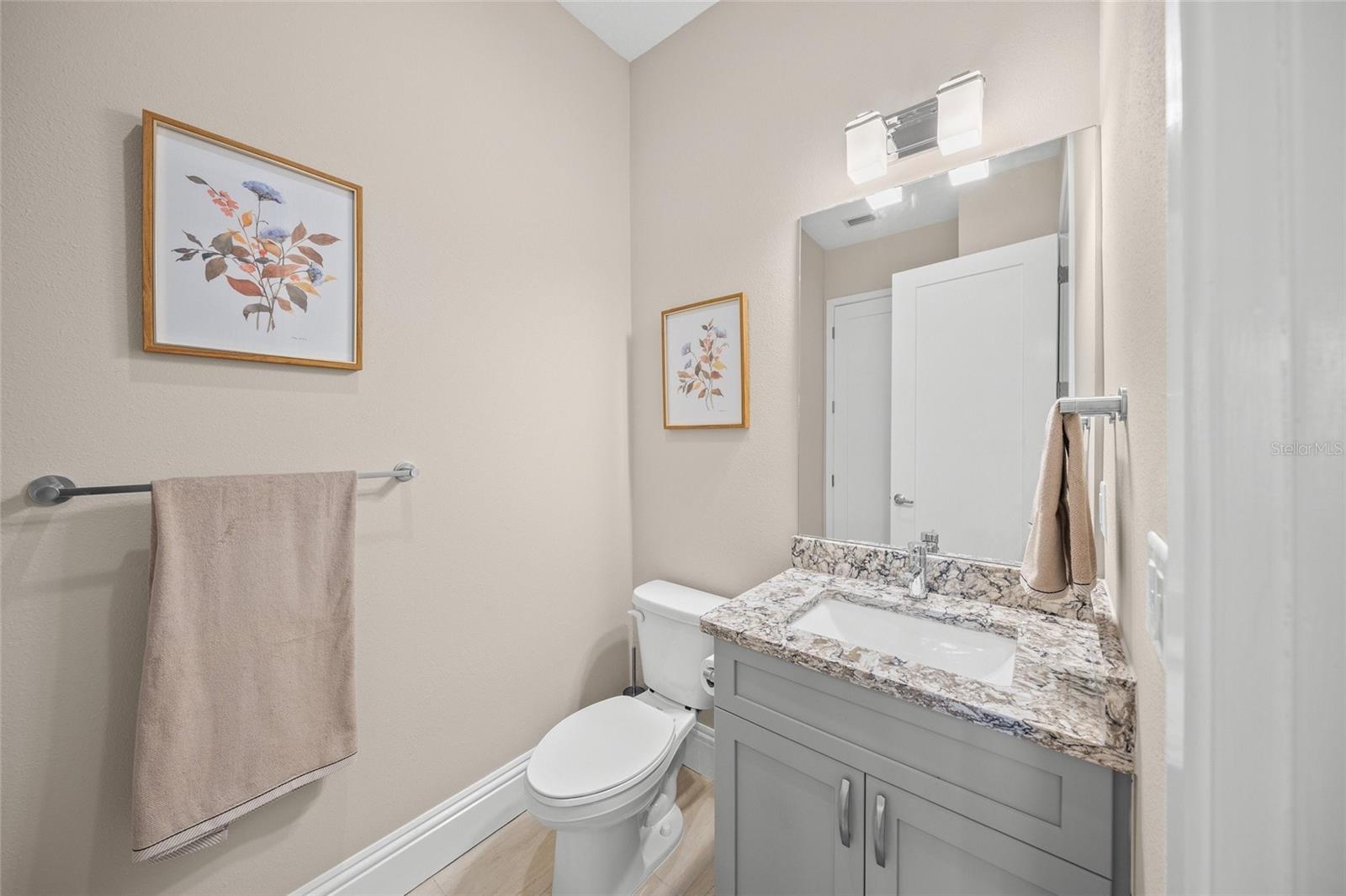 72 N SCHOOL AVE — photo 19