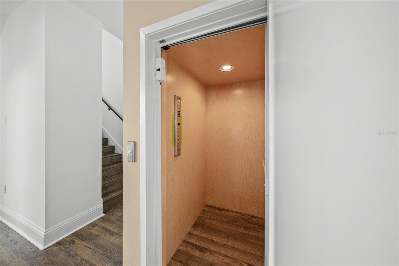 72 N SCHOOL AVE — photo 10