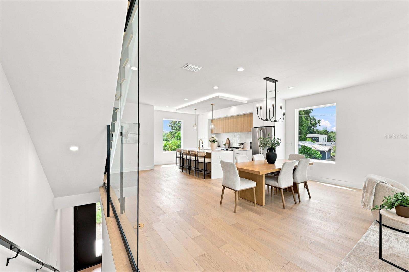310 W COLUMBUS DR #4 — photo 4