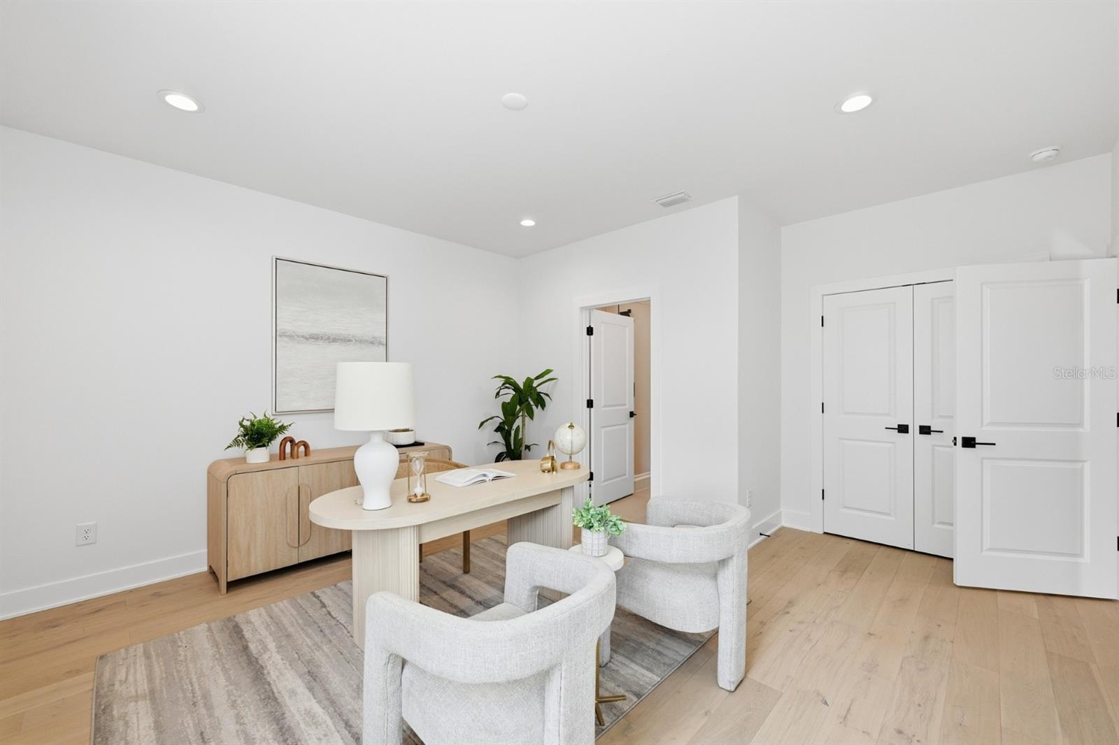 310 W COLUMBUS DR #4 — photo 12