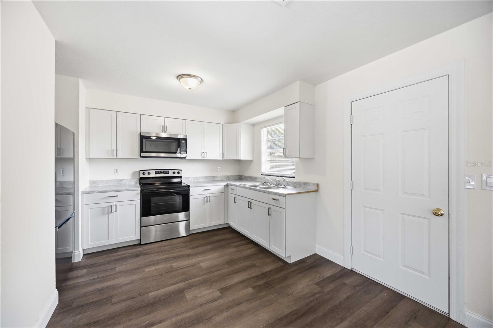 3012 CLAY CIR — photo 3