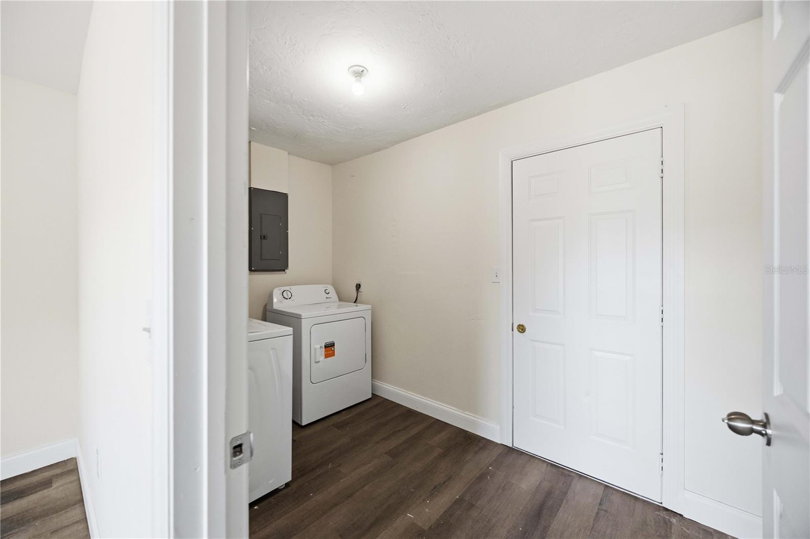 3012 CLAY CIR — photo 25