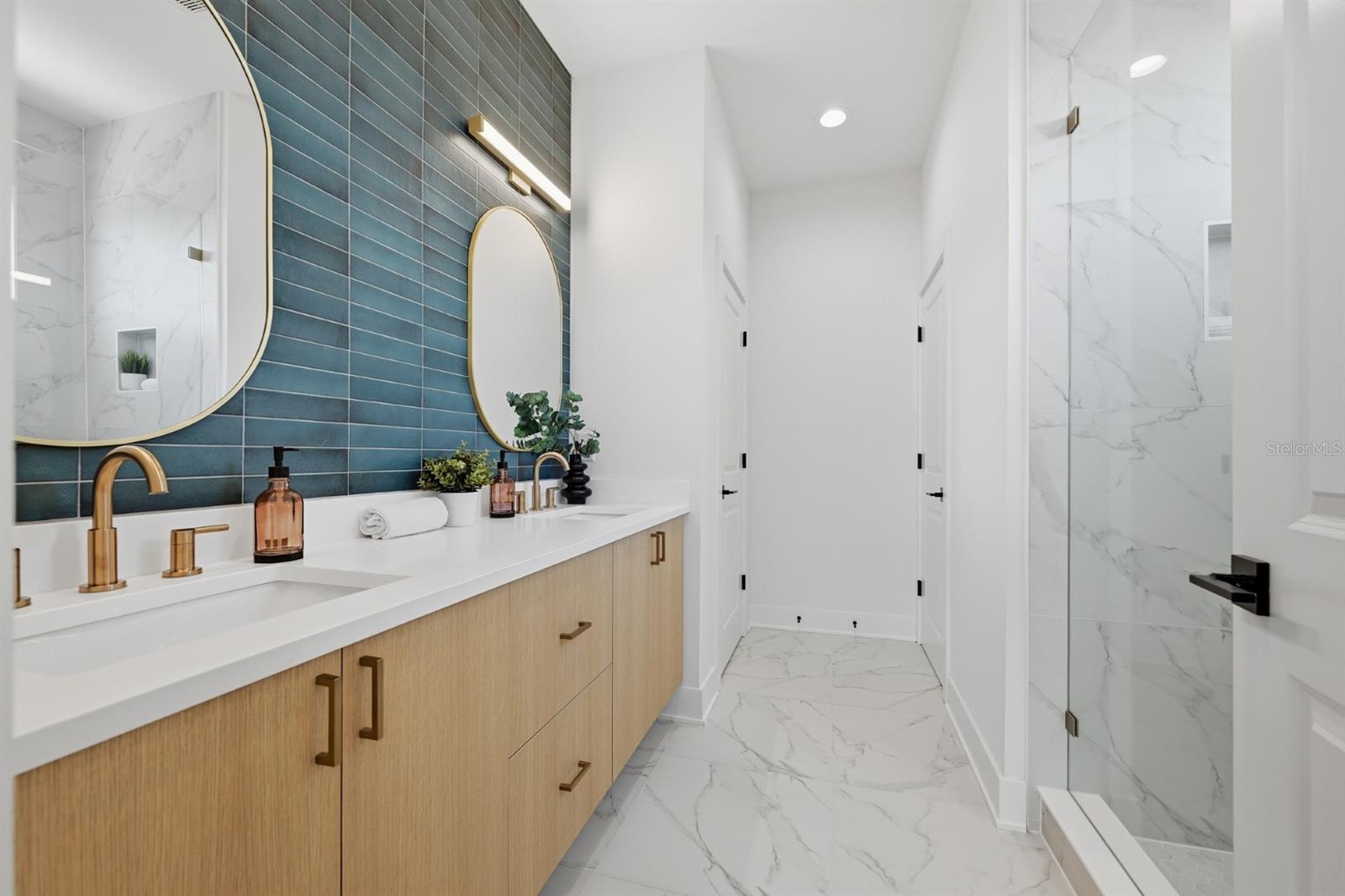 310 W COLUMBUS DR #8 — photo 17