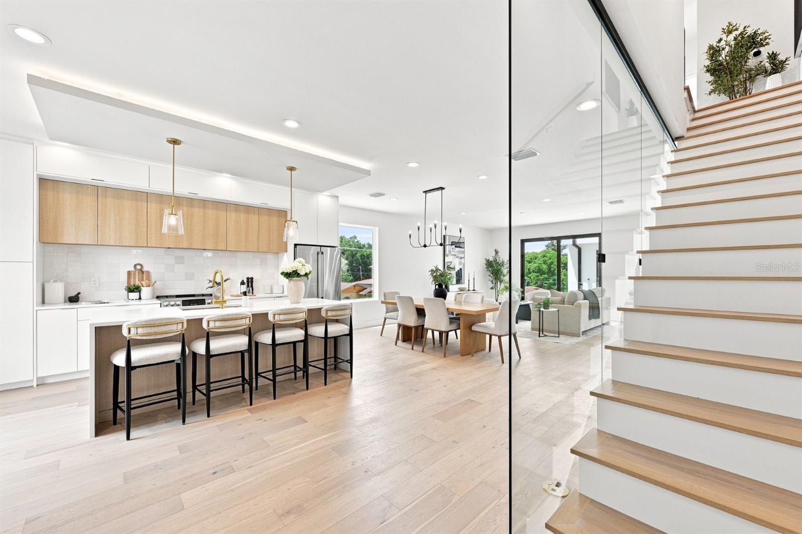 310 W COLUMBUS DR #8 — photo 10