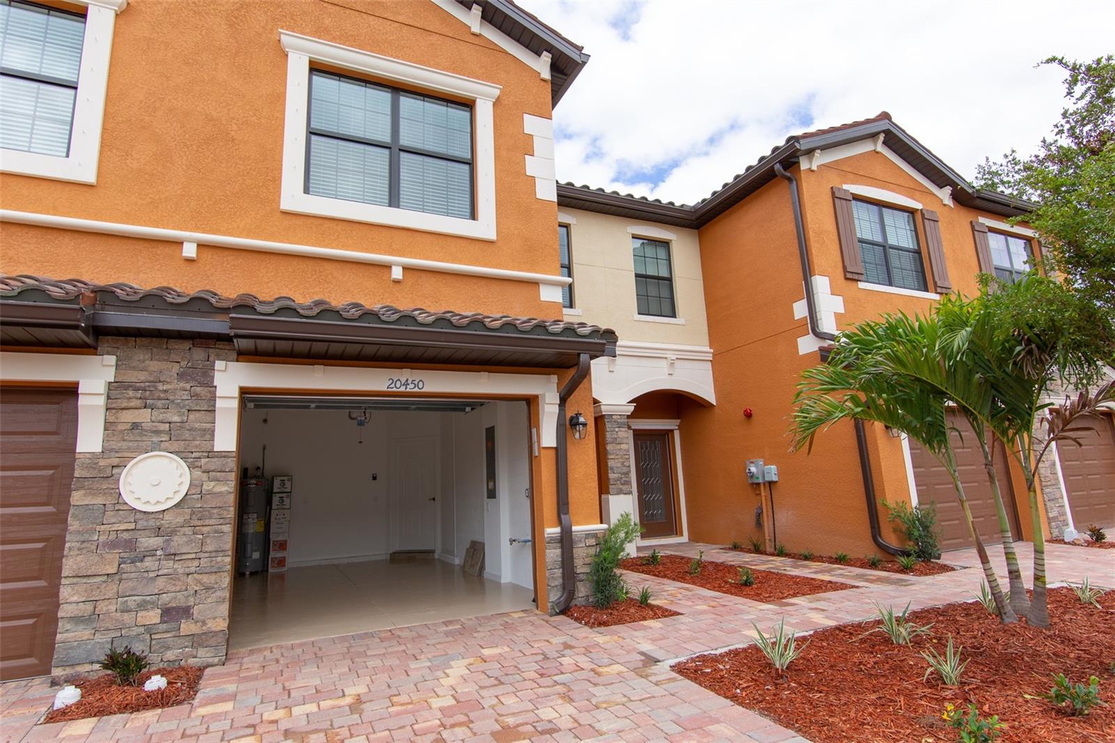 20450 LAGENTE CIR — photo 2