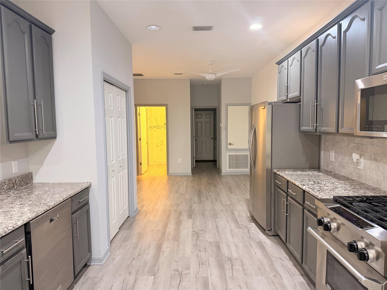 10245 DEVONSHIRE LAKE DR — photo 6