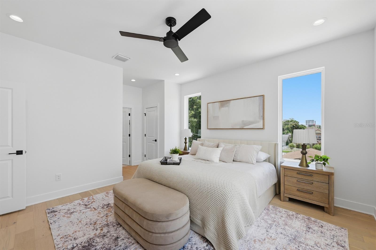 310 W COLUMBUS DR #3 — photo 13