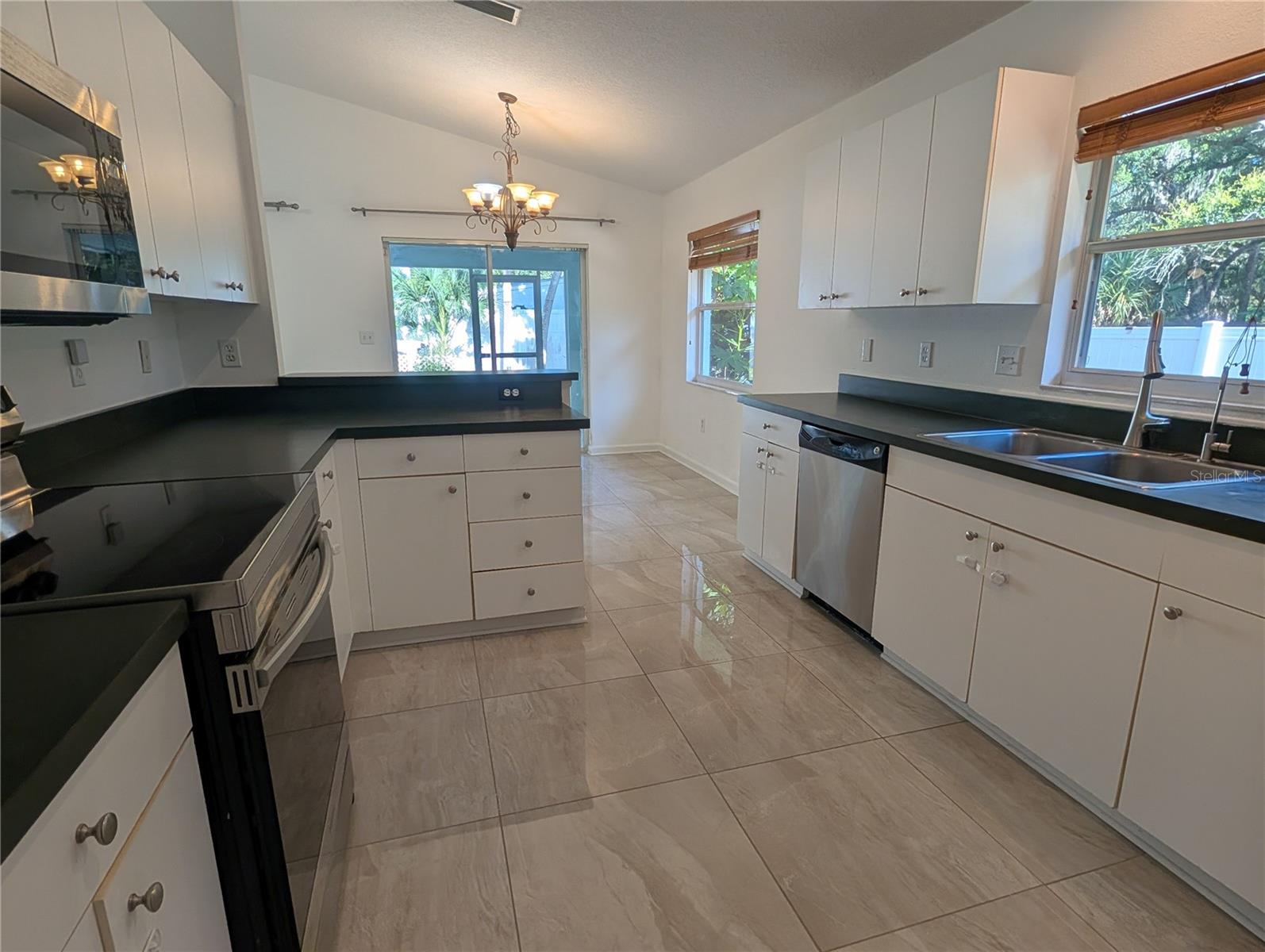 4557 WORCESTER RD — photo 12