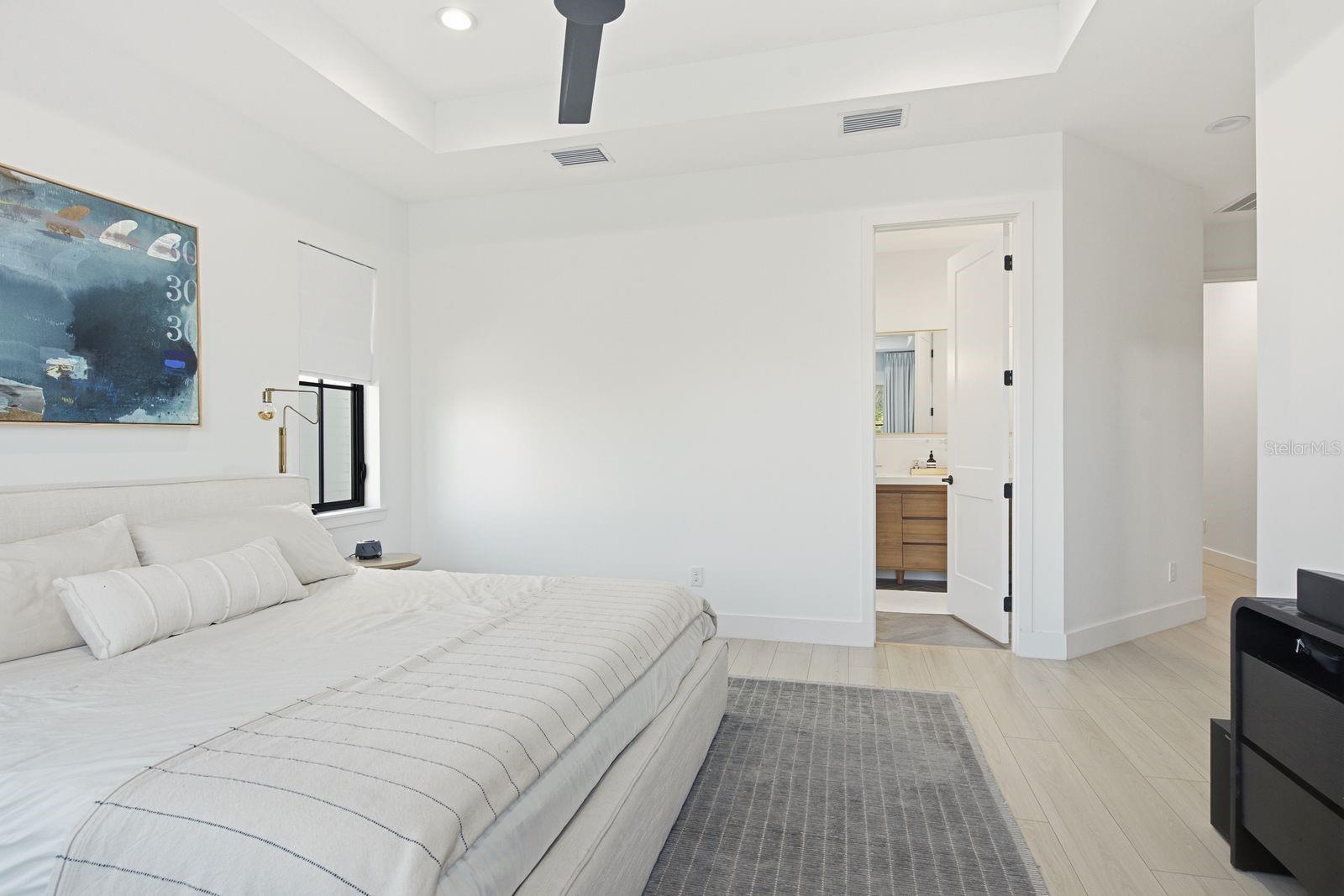 501 W WARREN AVE #2 — photo 24