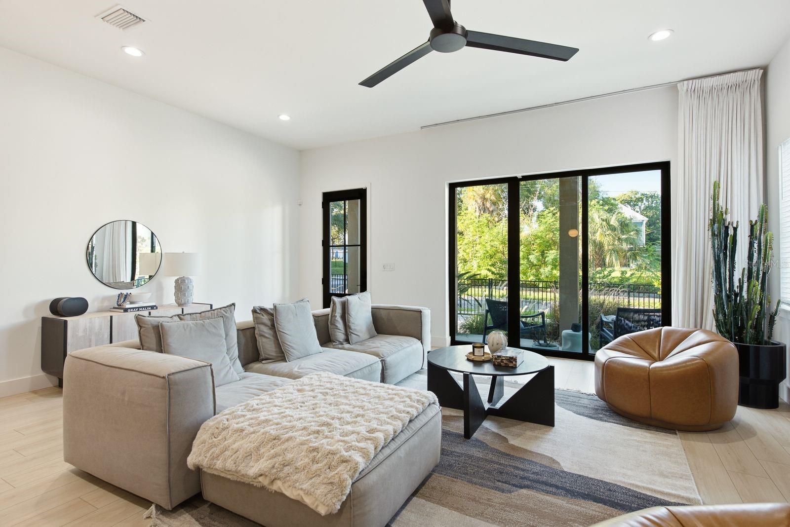501 W WARREN AVE #2 — photo 4