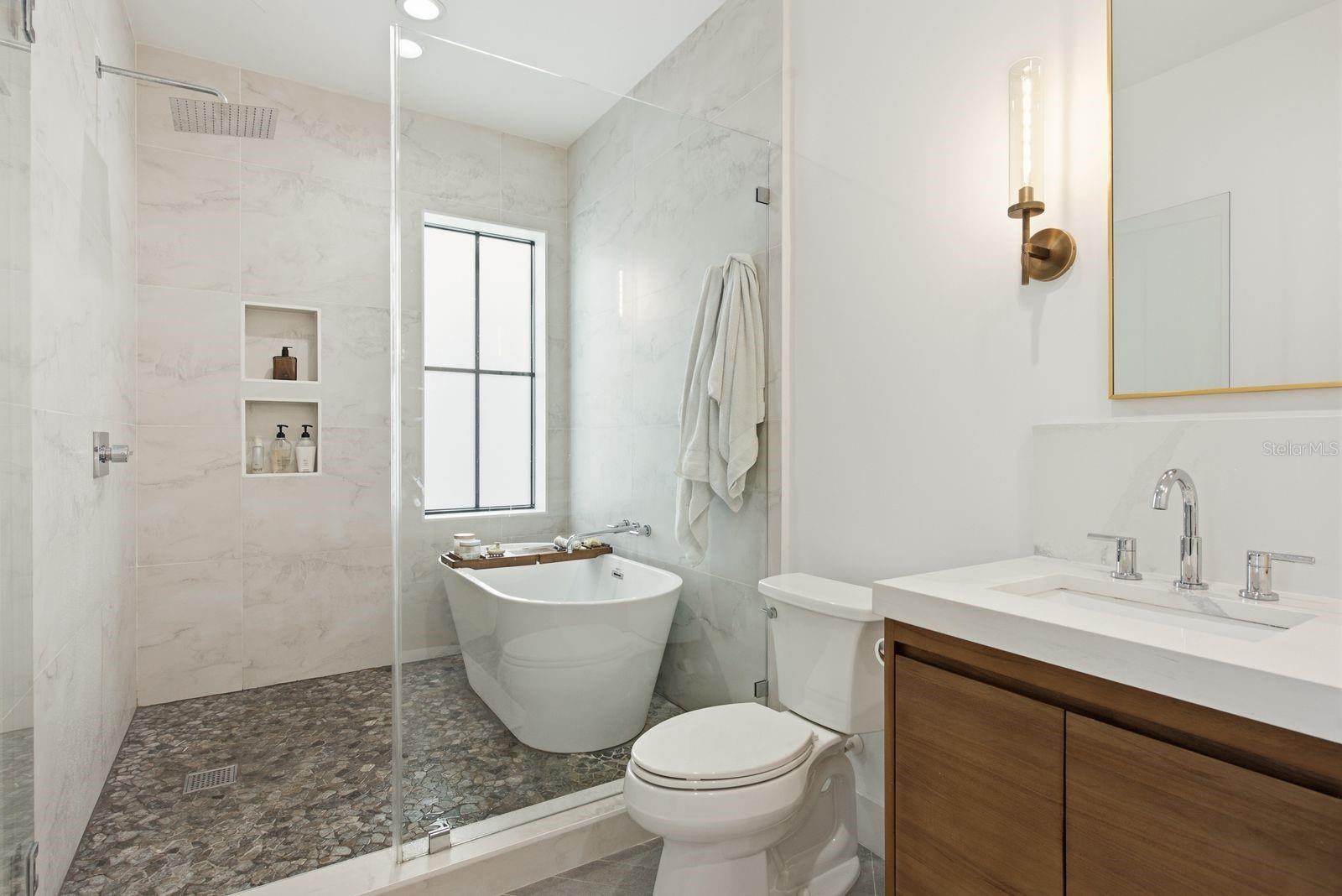 501 W WARREN AVE #2 — photo 26