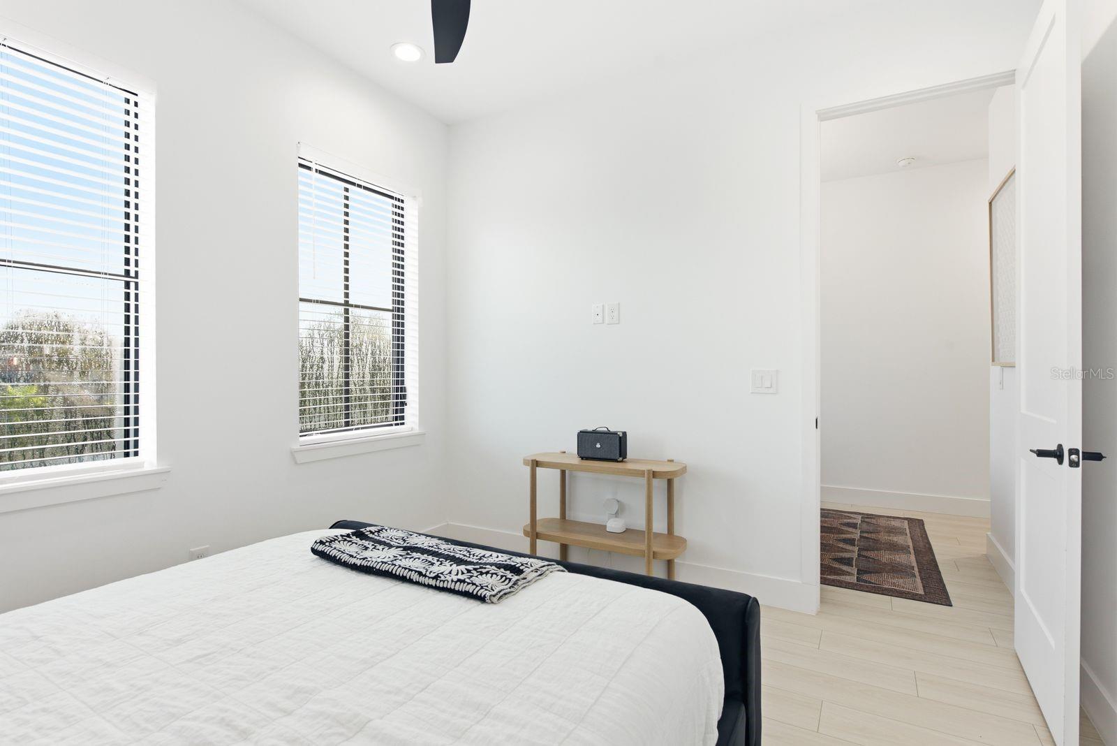 501 W WARREN AVE #2 — photo 30