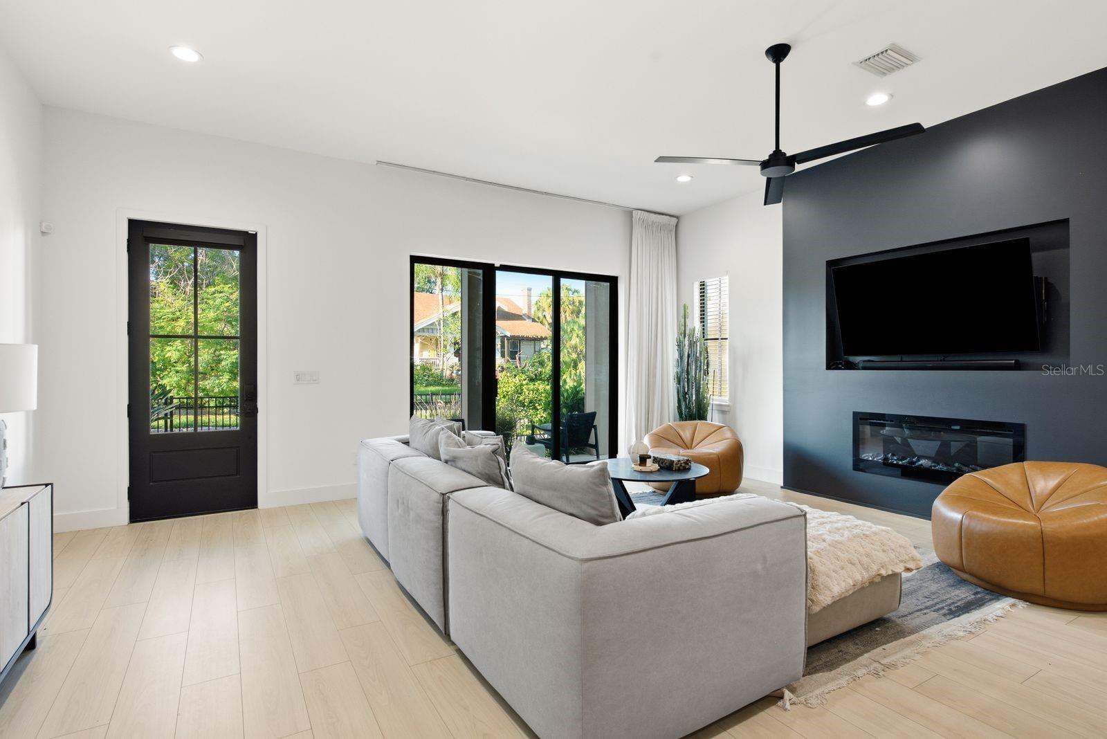 501 W WARREN AVE #2 — photo 3