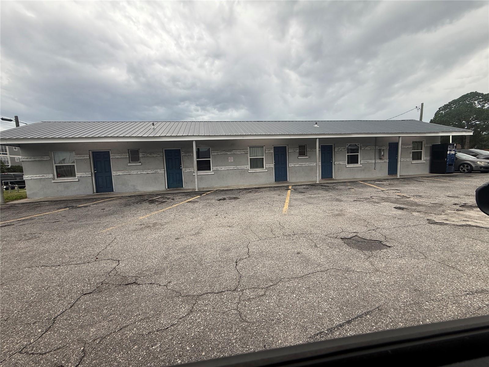 6435 W HILLSBOROUGH AVE — photo 2