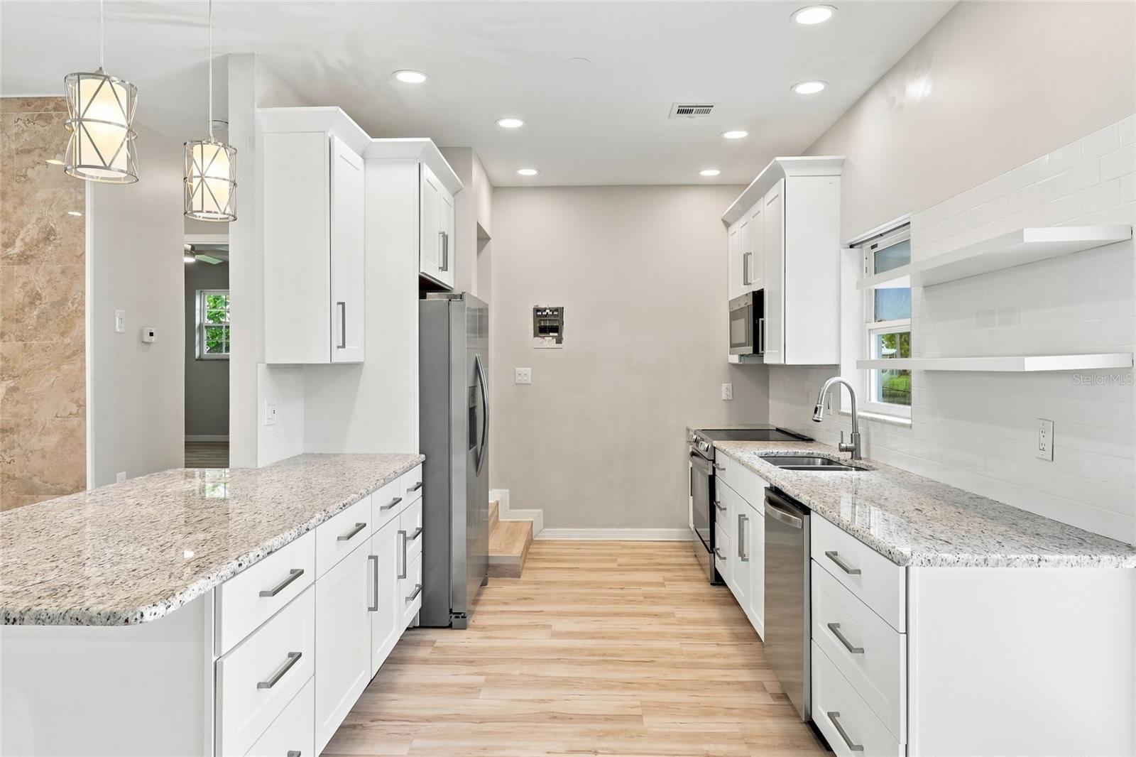 6488 ANGLE PL — photo 9