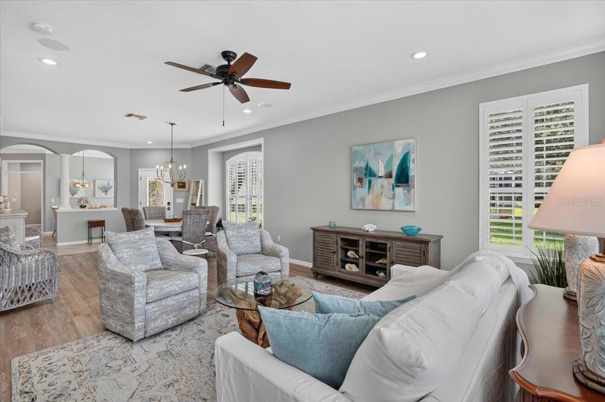 5037 WHISPERING OAKS DR — photo 13