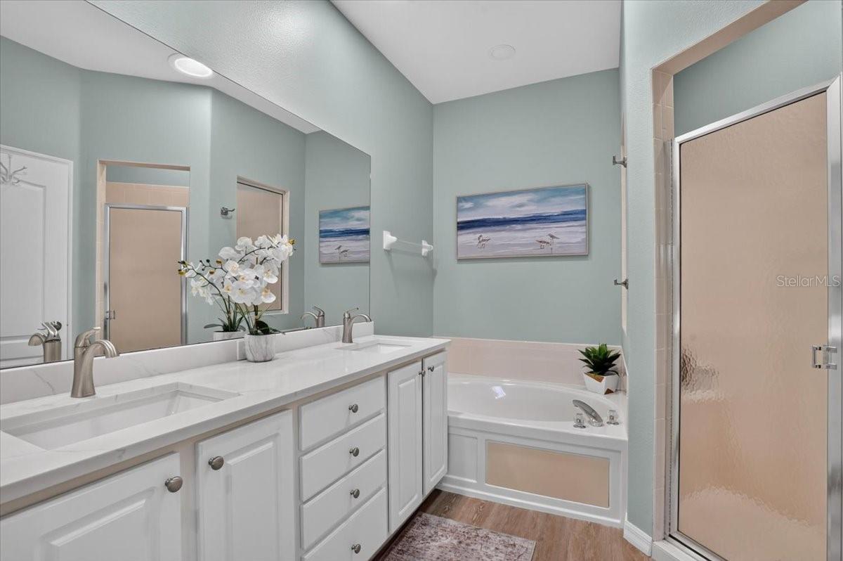 5037 WHISPERING OAKS DR — photo 18