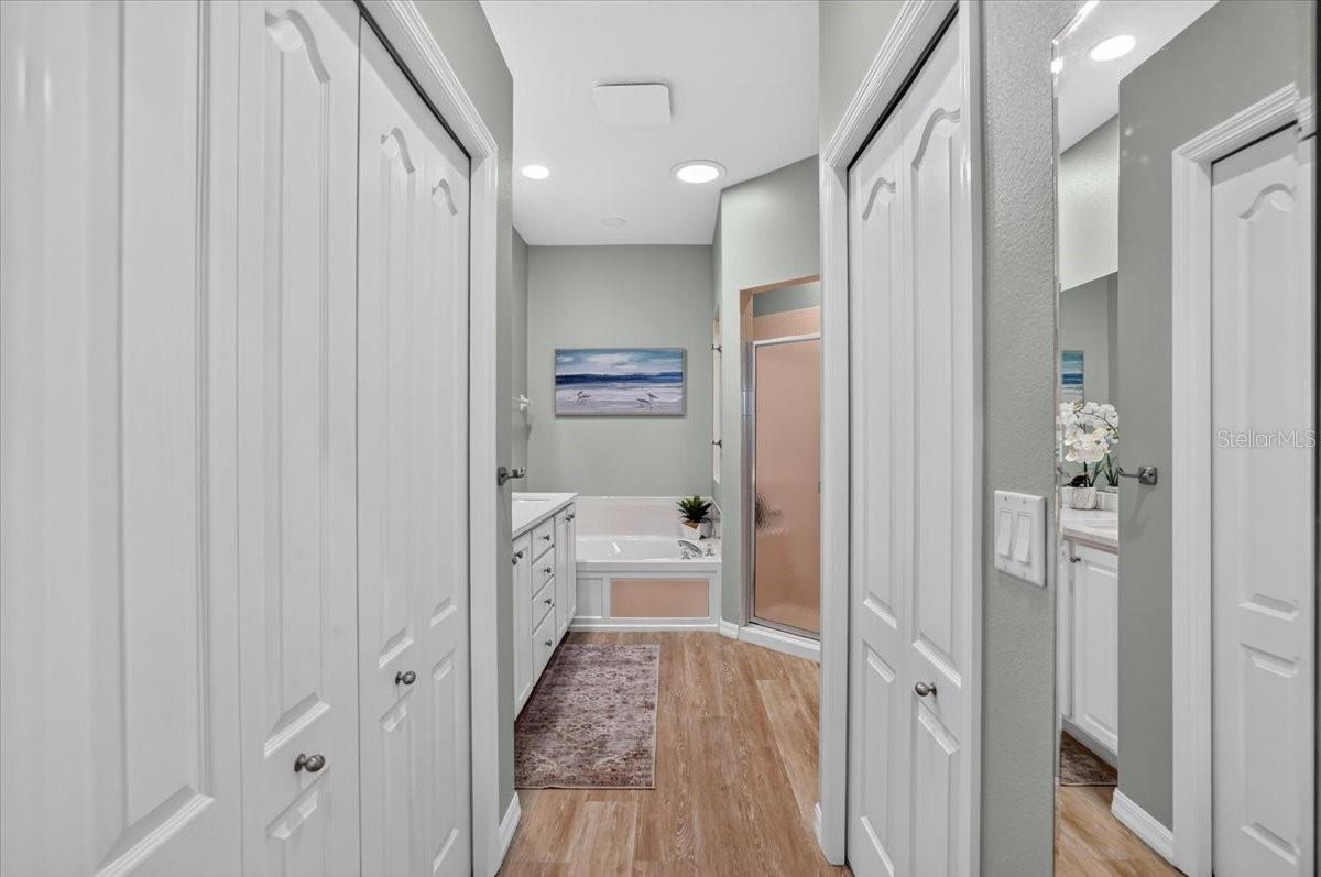 5037 WHISPERING OAKS DR — photo 17